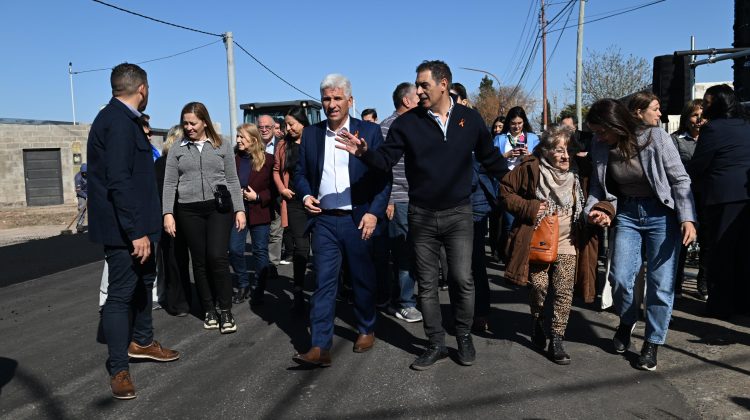 El Gobernador visitó el barrio Jardín San Luis por las obras de repavimentación