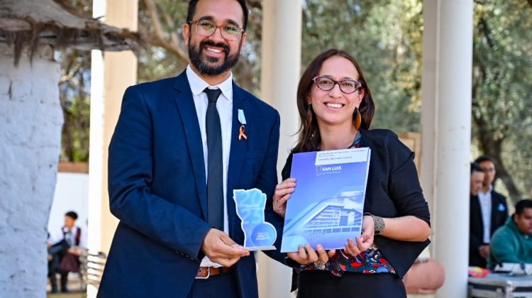 “Este premio es un mimo, un reconocimiento para el alma”