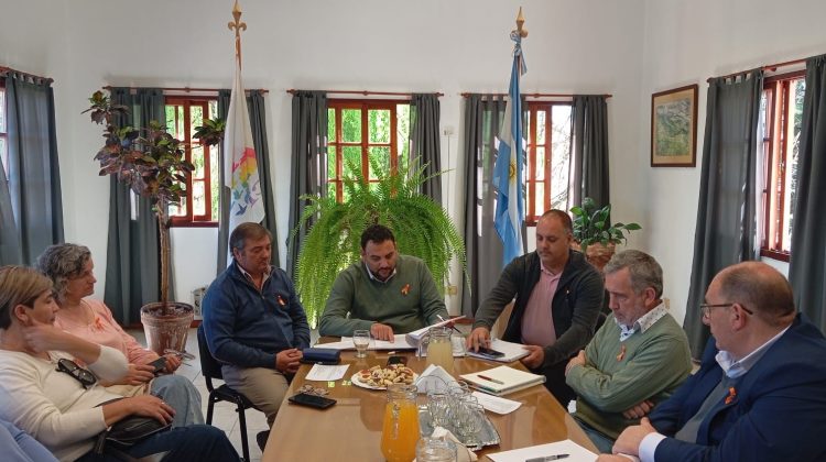 Bertolini se reunió con dirigentes de las cooperativas telefónicas de la provincia