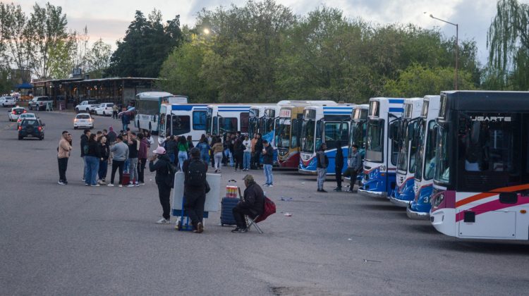 Más de 700 personas regresaron del show de La Mona Jiménez en el operativo especial de Transporte