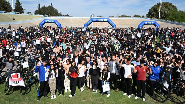 Poggi entregó 449 bicis a estudiantes de San Luis y ya suman 7.742 en toda la provincia