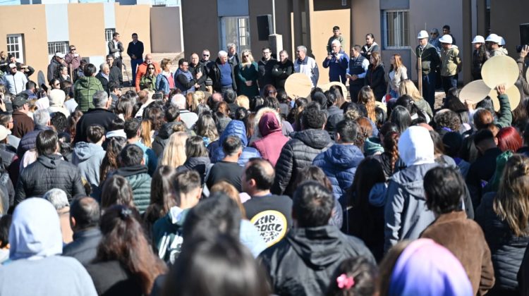 Poggi y 800 familias de San Luis hicieron la última visita de obra de sus viviendas