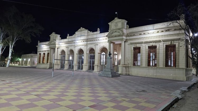 La escuela ‘Juan Pascual Pringles’ resplandece con iluminación renovada y nuevas obras