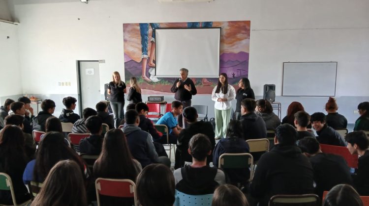 El Instituto Provincial de Reinserción Social dio un taller en la escuela ‘Teresa de Calcuta’