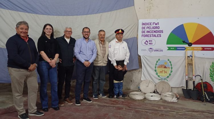 Ambiente entregó equipamiento al cuartel de bomberos voluntarios de San Francisco