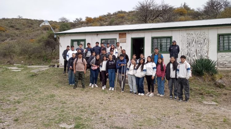 San Luis Agua visitó la escuela ‘Comandante Luis Piedra Buena’ en San Francisco