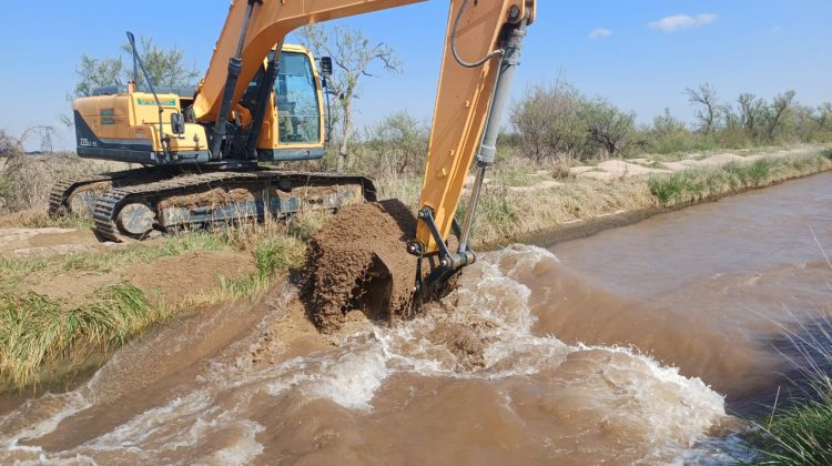 San Luis Agua realizó tareas de limpieza en el arroyo Zanjón del Cerro Negro