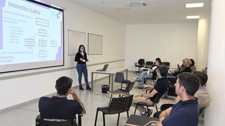 Realizaron un ateneo para fortalecer los procedimientos de verificación de equipos en áreas críticas