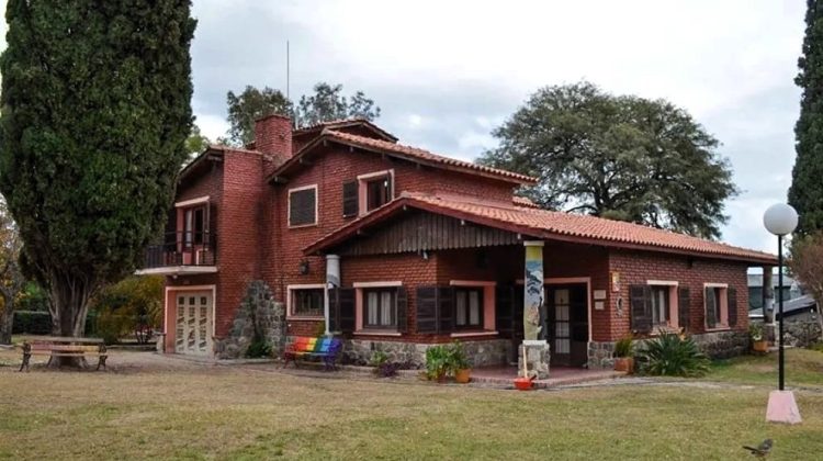 Inaugura la exposición ‘Ciudad de los perros y los poetas’ en Casa Palmira