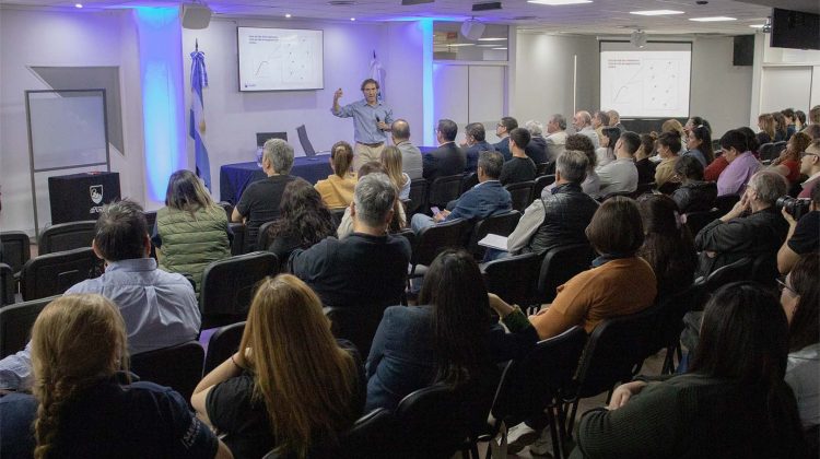 La ULP reunió a estudiantes y profesionales en la disertación ‘Valuación Financiera de Negocios’