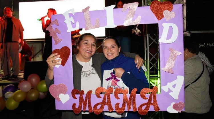 San Francisco agasajó a las madres con un festejo multitudinario