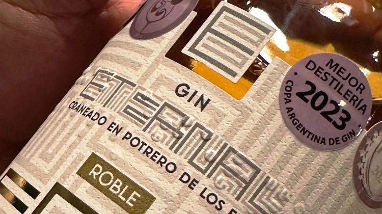 ‘Gin Eternal’ llega a los consumidores con el sistema de lectoescritura braille en sus etiquetas
