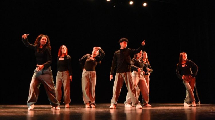 El Centro Cultural Puente Blanco vibró con la gala ‘Fire Kings’