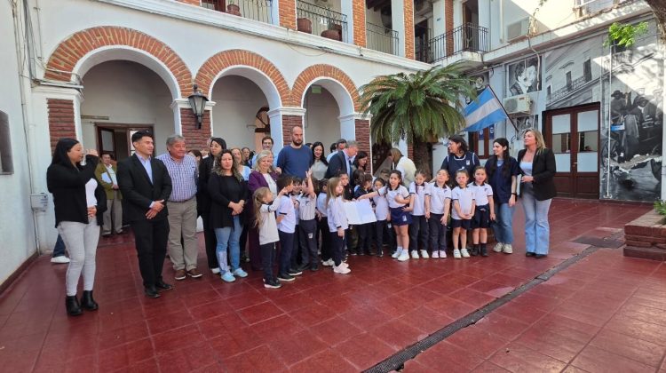 Estudiantes del Instituto Aleluya presentaron ‘Bomberos naturales contra incendios forestales’