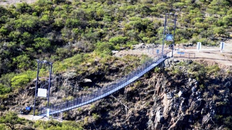 Puente colgante de La Florida: unión con la naturaleza y el paisaje