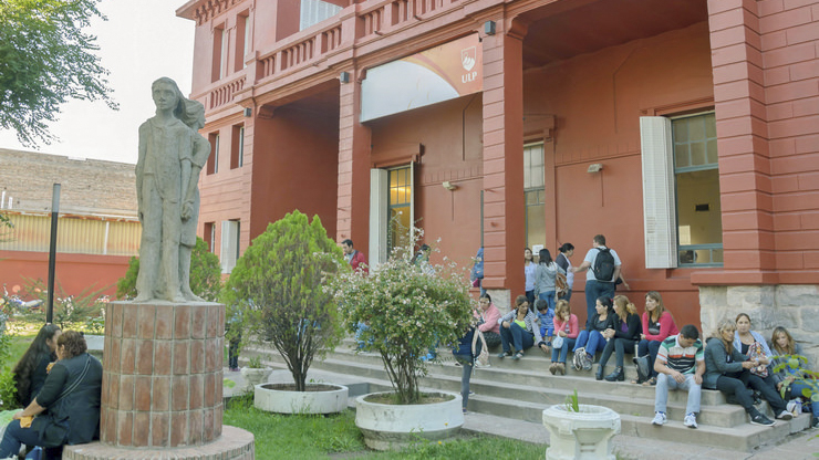 La Universidad de La Punta lanza una Tecnicatura Universitaria en Traducción en Idioma Inglés