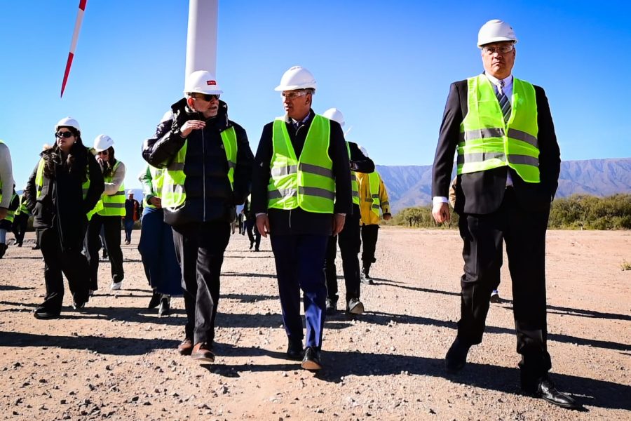 San Luis inaugura el primer parque híbrido de energía solar y eólica de la Argentina