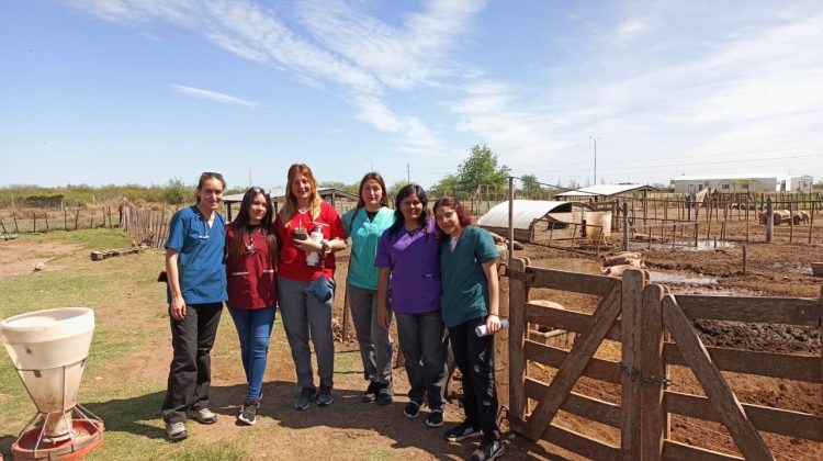 Estudiantes de veterinaria realizaron prácticas en el módulo genético de Sol Puntano