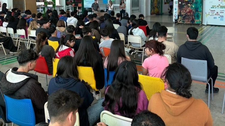 ‘Defensa en Tu Escuela’: capacitaron a estudiantes sobre derechos del consumidor