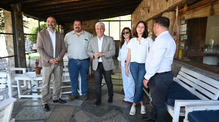 El Gobernador conoció ‘Sierras Oasis Apart’, un servicio de hospedaje en Potrero de los Funes