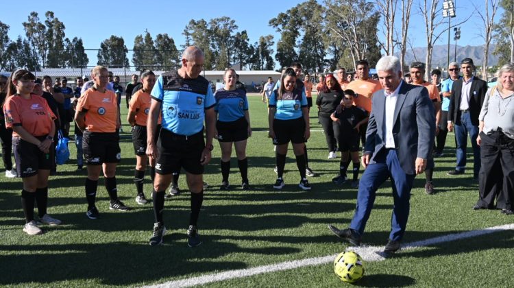 Poggi dio el puntapié inicial para inaugurar las Olimpiadas del Empleado Público