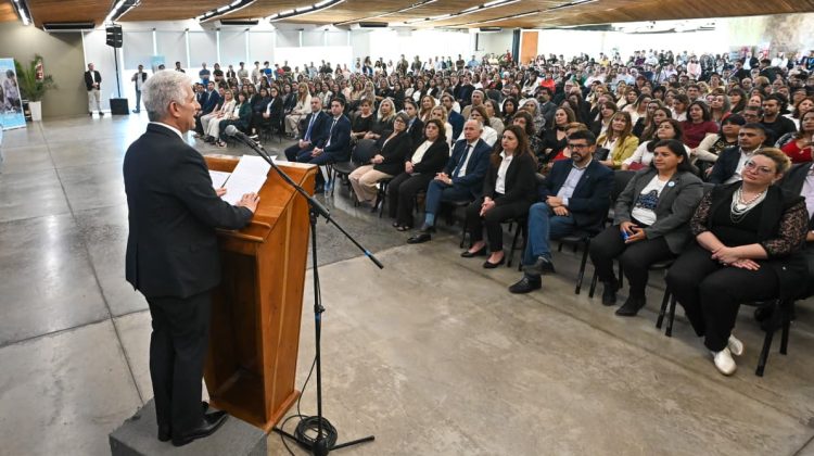“En nombre del pueblo de la provincia de San Luis, les deseo éxitos en esta tarea que emprenden”