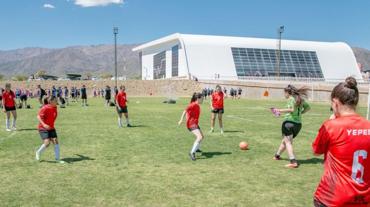 La Liga Universitaria vivió su tercera fecha a puro fútbol