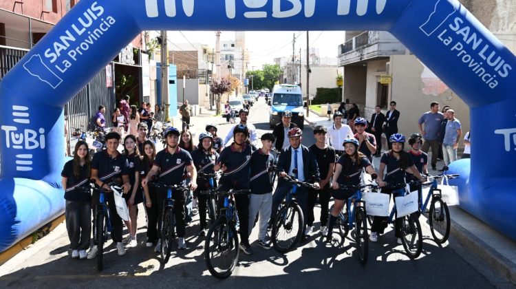Los alumnos de la Escuela Cristiana Evangélica estrenaron sus bicicletas en el centro de la Capital