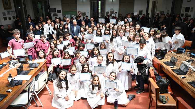 El Gobernador acompañó el cierre de la jornada didáctica ‘Ciudad Robótica’