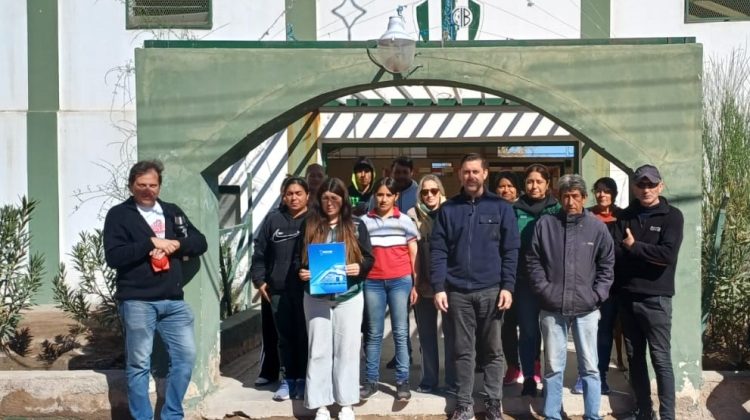 Clubes de Beazley y Villa de la Quebrada firmaron convenios con el Gobierno