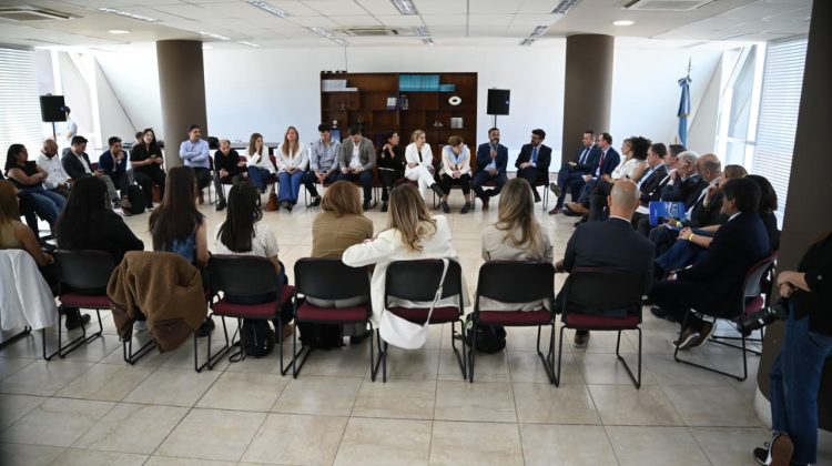La escuela del CFI brindó un conversatorio enfocado en el liderazgo