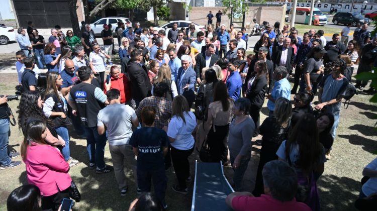 Poggi participó de la presentación de la renovada plazoleta Pedro Payer