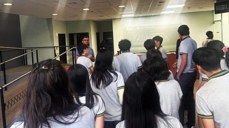 Estudiantes de la Escuela ‘Mahatma Gandhi’ conocieron el Data Center provincial