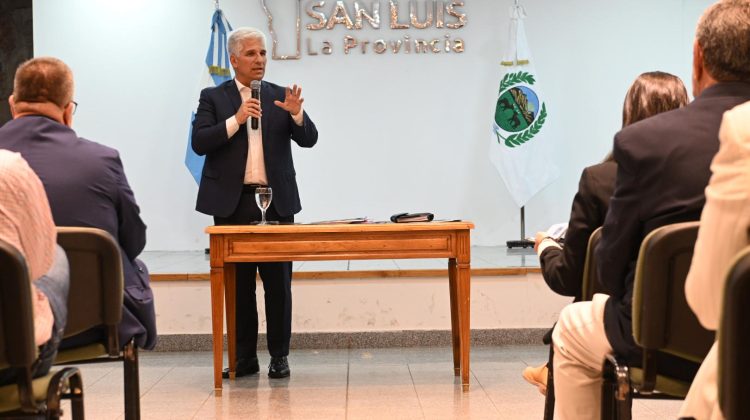 Poggi encabezó una reunión de gabinete en Casa de Gobierno