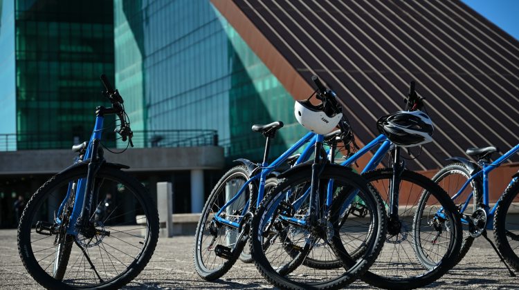 Dos escuelas de San Luis coordinaron una excursión urbana en bicicleta a la Casa de Gobierno