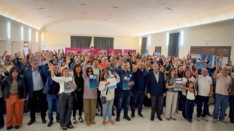 Más familias del interior provincial recibieron sus escrituras y decretos de adjudicación