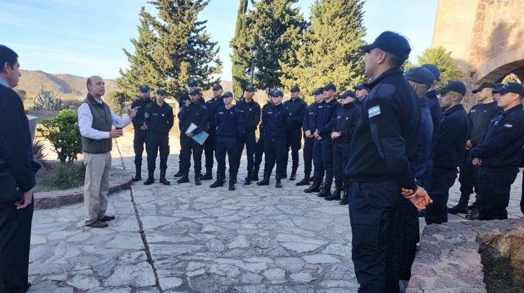 El historiador Martín Baca comparte charlas formativas para cadetes del ISSP
