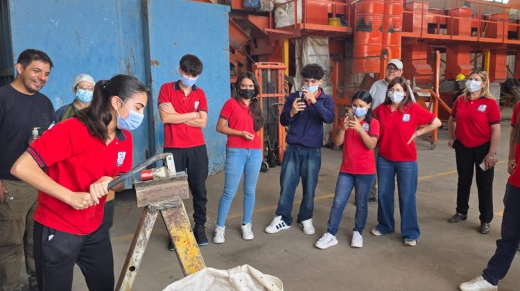 Dos instituciones educativas visitaron la planta recuperadora ‘La Jarilla’