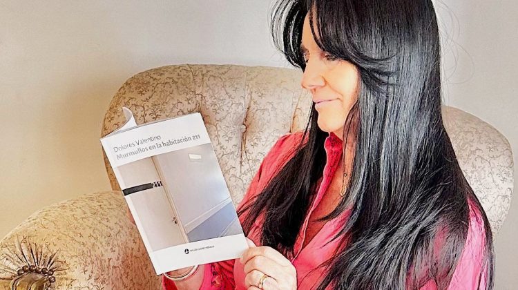 La escritora Dolores Valentino presenta ‘Murmullos en la habitación 211’