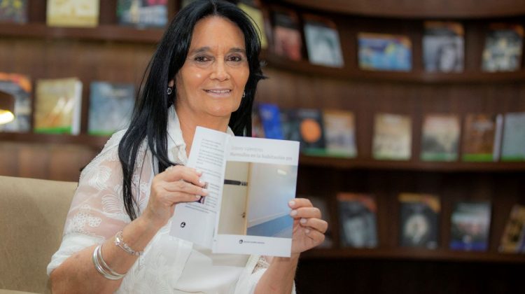 ‘Murmullos en la habitación 211’, un libro que abraza a las mujeres