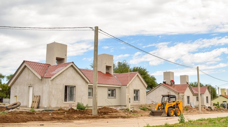 Trabajan en los últimos detalles en las viviendas de Villa de Merlo