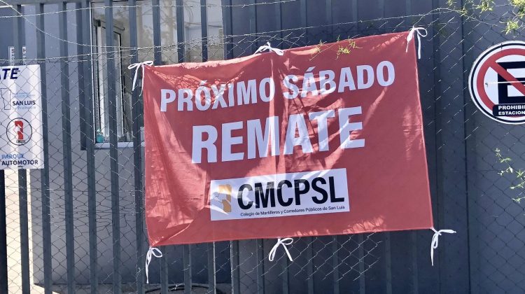 Buena respuesta del público en las visitas previas al remate de vehículos