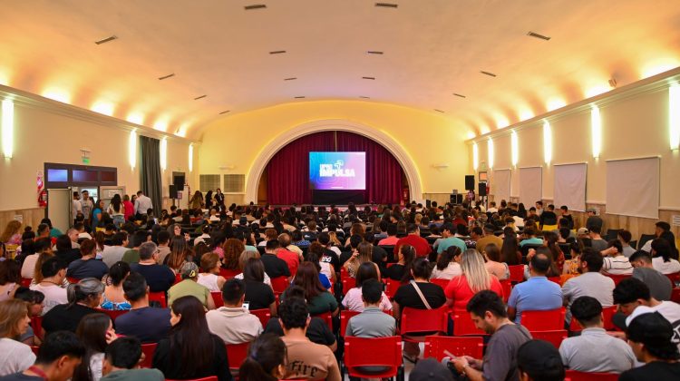 Más de 500 egresados recibieron herramientas para la inserción laboral