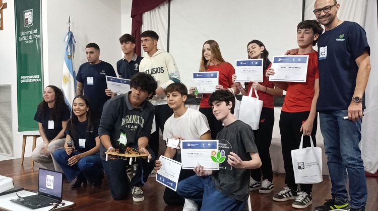 Estudiantes de la ‘Albert Einstein’ ganaron la Hackathon ‘Creatividad con Propósito’