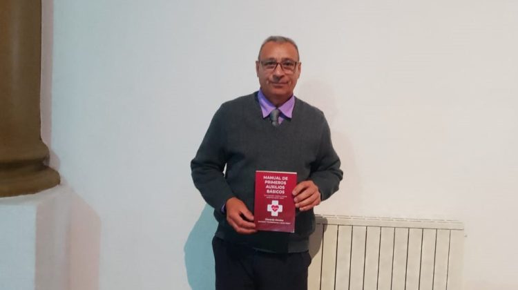 Eduardo Morales presentó su ‘Manual de primeros auxilios básicos’