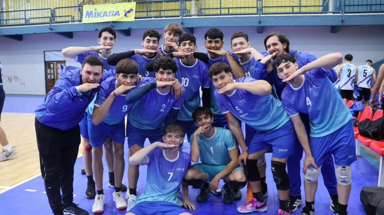 San Luis sigue sumando en los Binacionales: medalla en natación y semifinales en handball y vóley