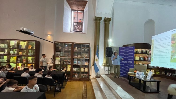 La escritora Cristina ‘Tatá’ Evangelista compartió una mañana de cuentos en San Luis Libro