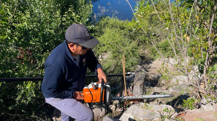 San Luis Agua trabaja en el mantenimiento del peridique Cruz de  Piedra