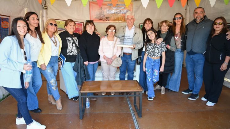 El Gobernador visitó el predio de Calle Angosta y recibió un reconocimiento