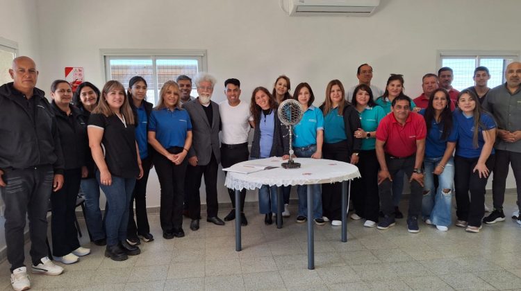 El artista plástico Marcelo Fredes donó una de sus obras al Hospital del Norte